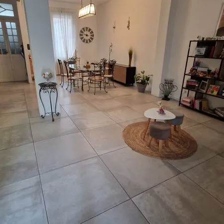 Prix en baisse ❤️ COUP DE CŒUR - Maison de ville avec jardin sans vis-à-vis en plein centre de Narbo