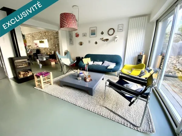 Maison familiale aux beaux volumes mêlant le caractère de l'ancien et le contemporain.