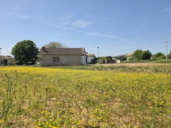 Terrain plat avec dépendance à Villeneuve sur Lot