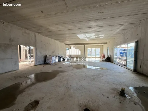 LOCAL COMMERCIAL 173 m² SAINT CYR SUR LOIRE