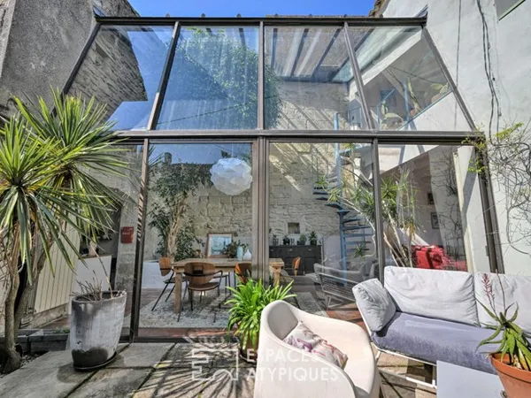 Maison vigneronne réhabilitée avec verrière et bassin