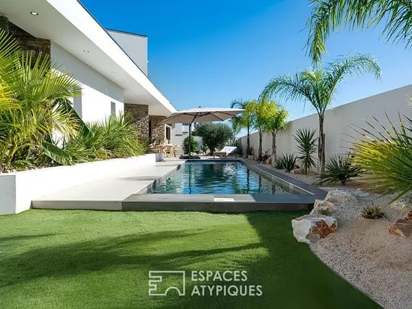 Remarquable villa aux lignes épurées avec piscine à Villeneuve-de-la-Raho