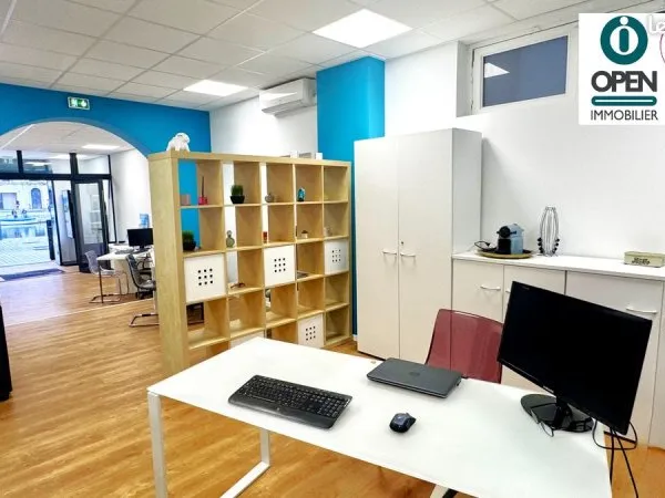 CADRE ROYAL: Local Rénové 52m² Emplacement N°1