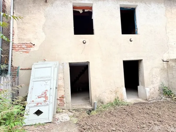 EXCLUSIVITE: SAINT-GALMIER CENTRE MAISON DE VILLE AVEC JARDI