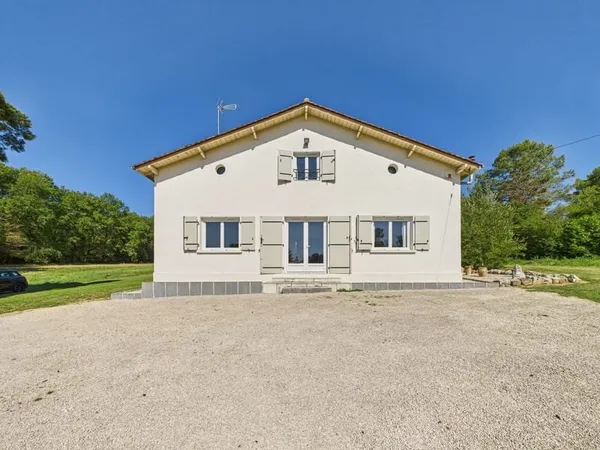 Maison de 4 chambres avec piscine dans un cadre idyllique et isolé