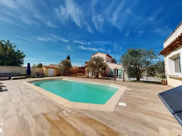 A vendre, Entre Plan de Cuques et Château , belle maison d'une surface de 220 m² avec piscine, pool 