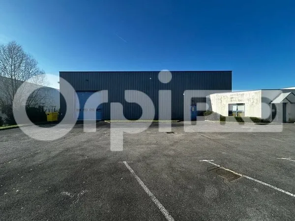 Local d'activité 810 m²