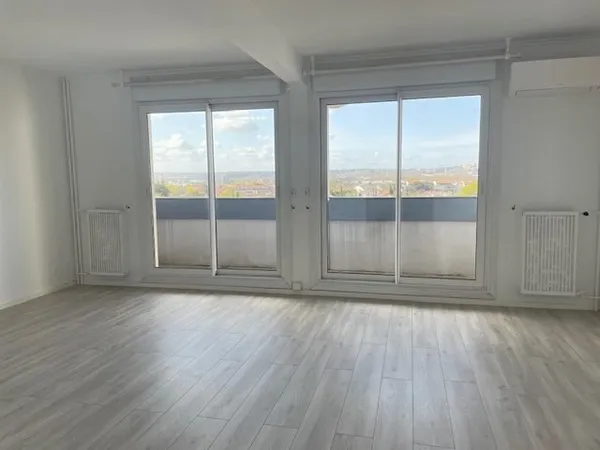 TOULOUSE COTE PAVEE bel appartement T3 traversant