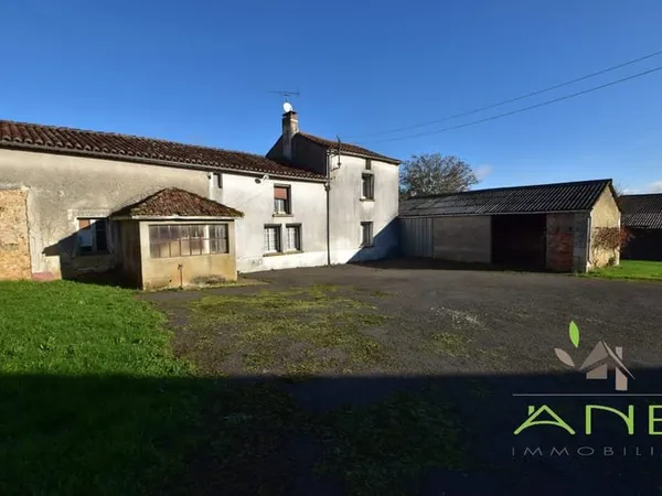 Maison à Rénover avec Grange Montbron - 16220 - Charente