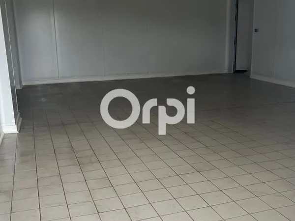 Local commercial 1 pièce 68 m²