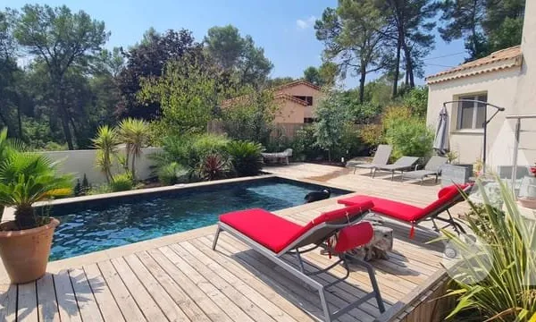 Maison Trans-en-provence 140 m², piscine totalement rénovée.