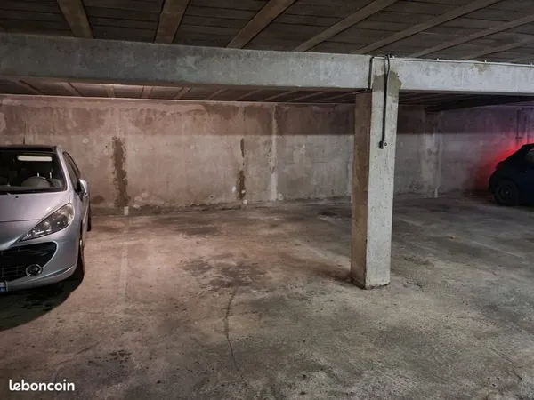 Place de parking couverte et sécurisée - Saint-Sébastien-sur-Loire - 40 / mois