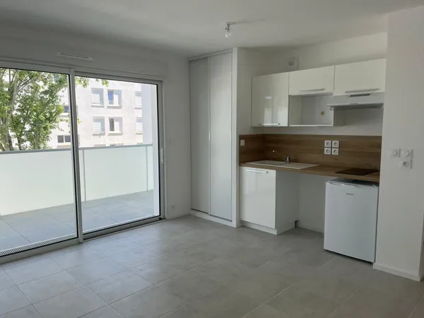 Loue appartement T2 de 43m² + terrasse à Nantes (Hauts-Pavés) - disponible mi avril 2026