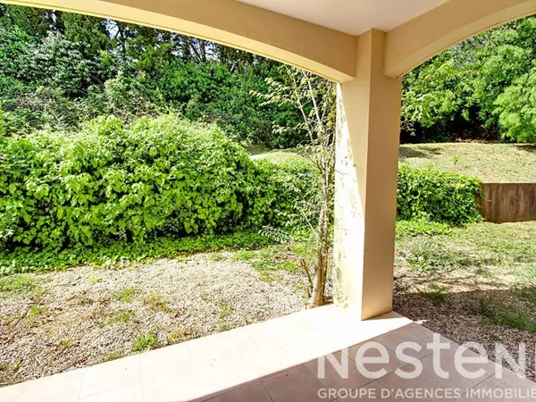 A VENDRE FLAYOSC Appartement T2 avec TERRASSE et JARDINET et CAVE