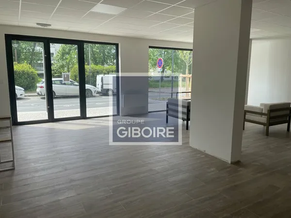 Local professionnel 100 m²