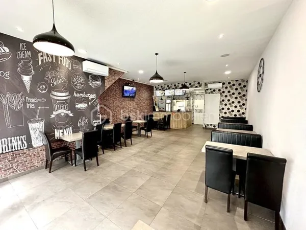 VOIRON (38500) - Restaurant moderne et équipé de 93m2 en centre ville