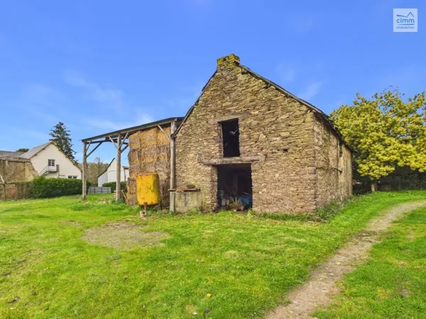 Corps de ferme à rénover sur un terrain de 814 m²