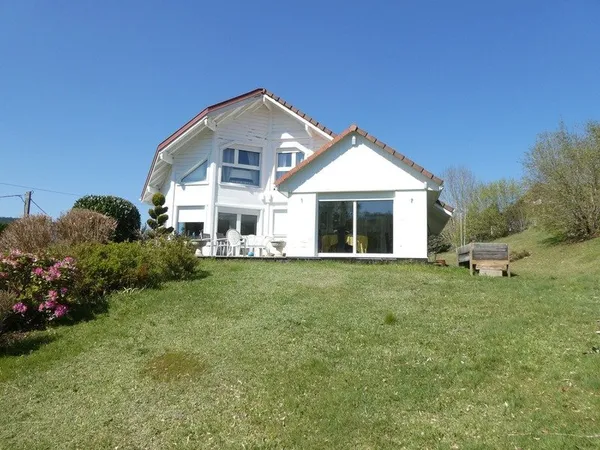 GERARDMER (88) Chalet haut de gamme T6 de 150m², terrain 1450m²