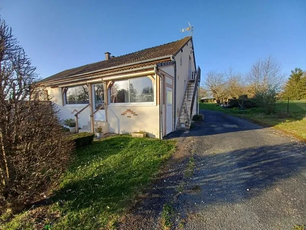 Maison de village avec terrain et dépendances