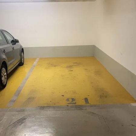 Loue place de parking Paris Jules Joffrin - 10m²