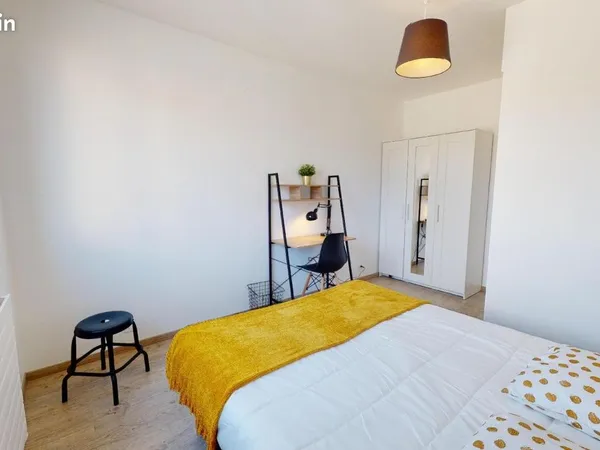 Chambre 5 pièces 80 m²