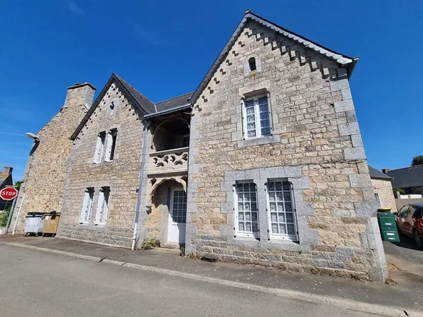 LOUARGAT, centre bourg, Immeuble comprenant un T2 et un T3