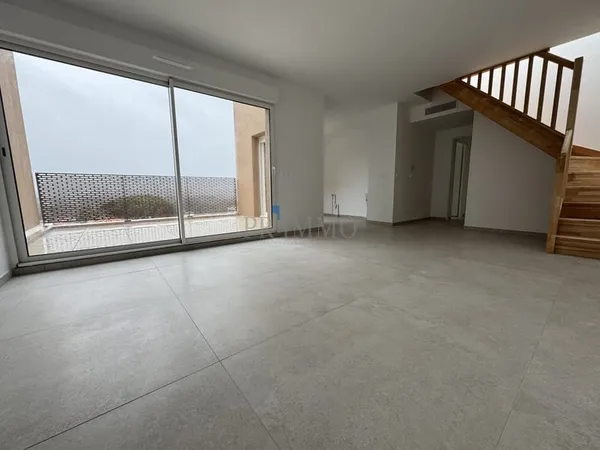 DERNIER ETAGE AVEC SOLARIUM VUE MER