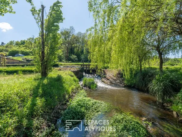 Moulin historique et ses dépendances au coeur de la nature
