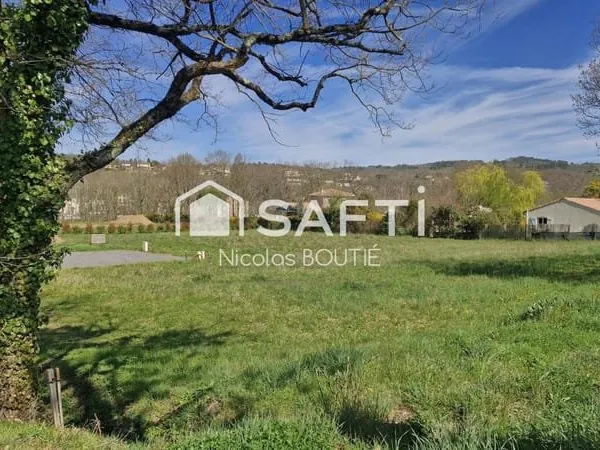 Terrain constructible de 952 m² viabilisé