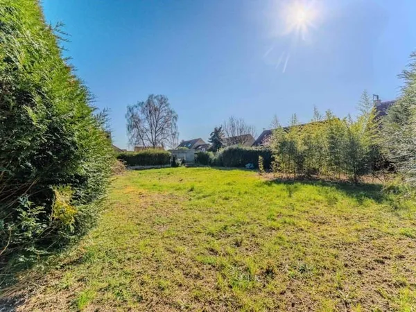 Terrain constructible 859 m²