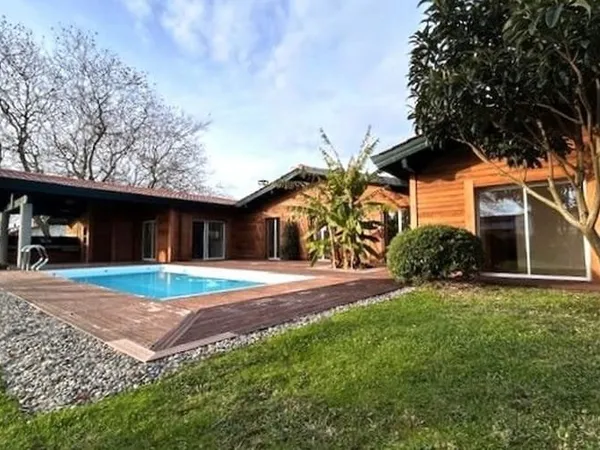Maison 6 pièces 240 m²
