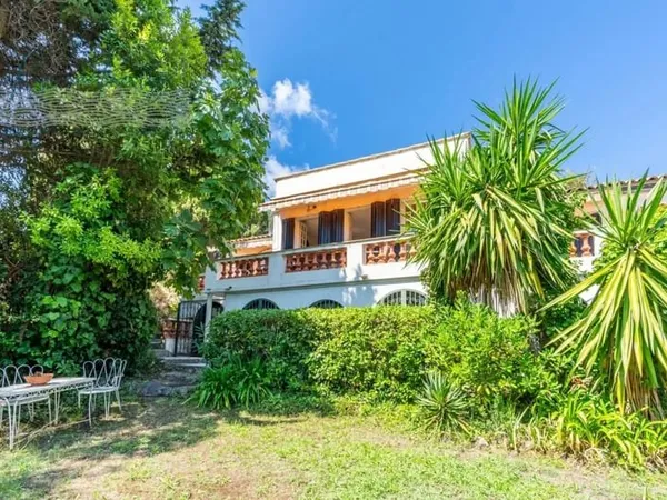 Villa de charme à rénover au calme absolu