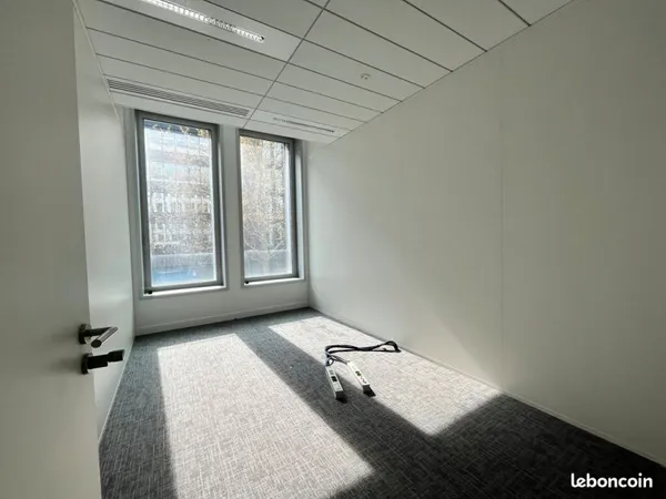Bureau individuel 15 m² - Prestations premium - Immeuble Symbol - 9 Rue Henri Sainte-Claire Deville 