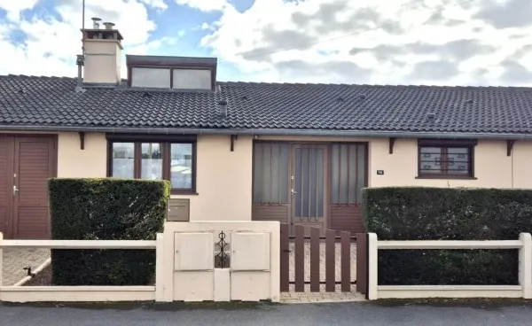 Belle Maison ou Pavillon de Plain-pied de 95 m² à Remettre à votre Goût et Style de Vie avec sa Cour