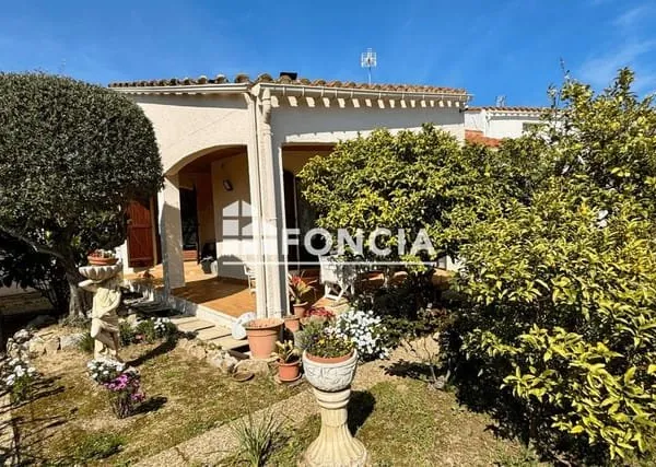 VILLA 3 faces sur terrain piscinable