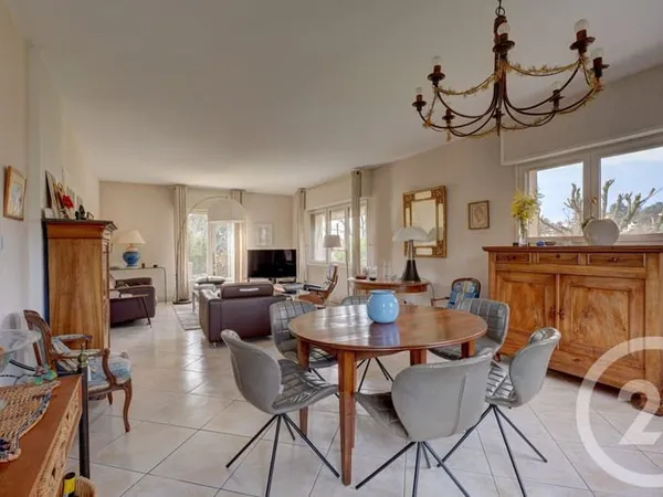 Maison 6 pièces 177 m²