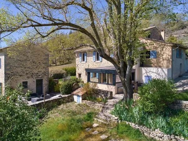 Maison 6 pièces 220 m²