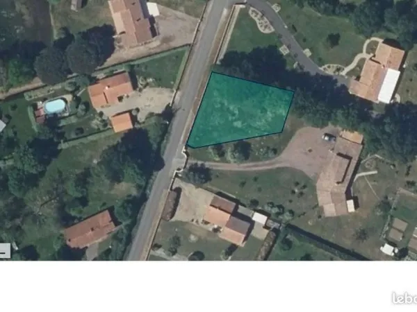 TERRAIN CONSTRUCTIBLE 697 m2 (AVRILLE)