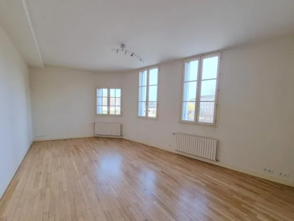 Loue T3 - 81.96m² - Loches 37600