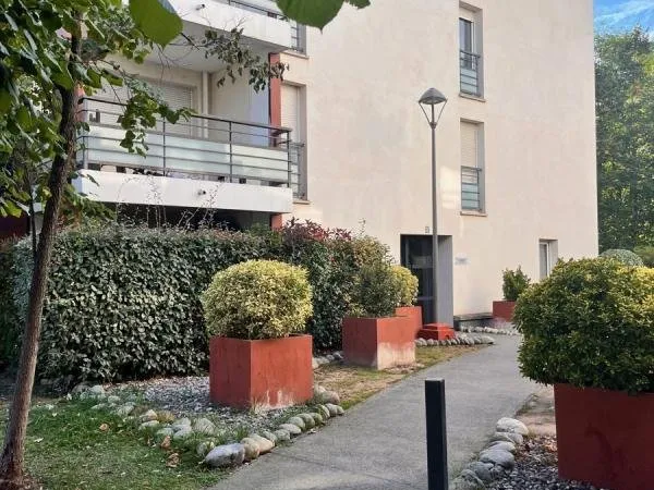 T3 de 57 m 2 avec Terrasse et Parking au Calme secteur Gironis