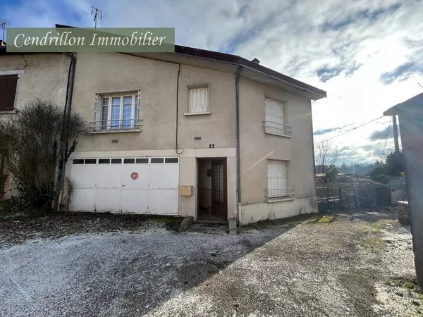 MAISON DE BOURG À RÉNOVER AVEC GRAND TERRAIN ET POTENTIEL LO