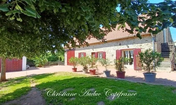 Charolles à 5 minutes, Maison en pierres, rénovée, de 128 m² avec grange attenante aménageable, sur 
