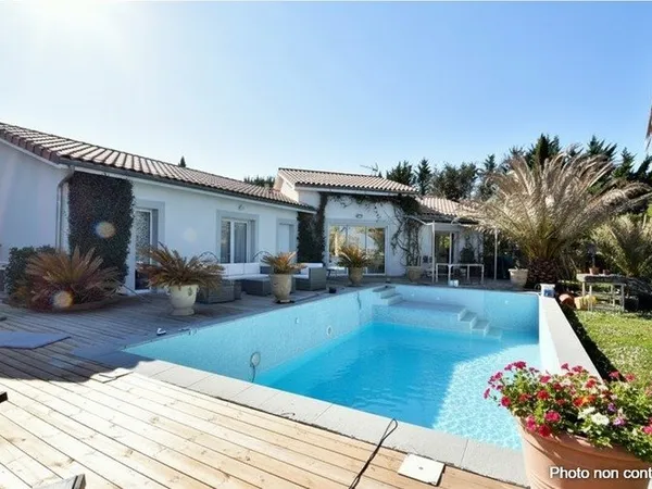 VILLA T4 + APPARTEMENT T3 - GARAGE - PISCINE