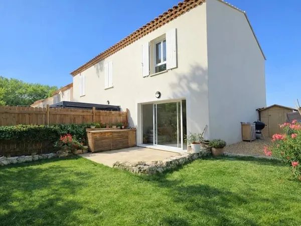À acheter sur La Roque d'Antheron: Maison T3 de 63m2 avec jardin