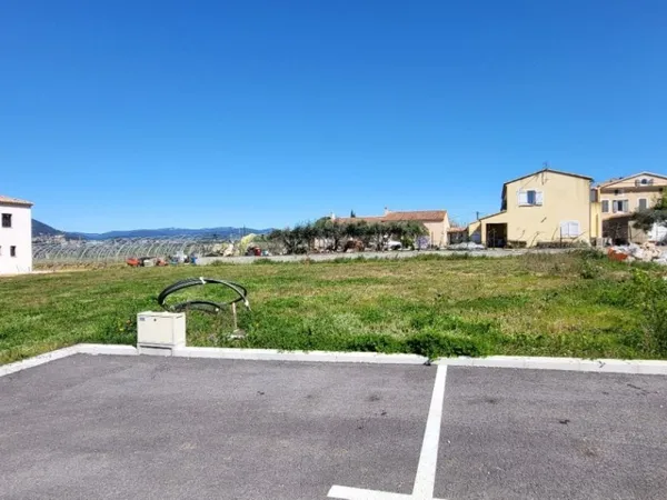 Terrain 640 m²