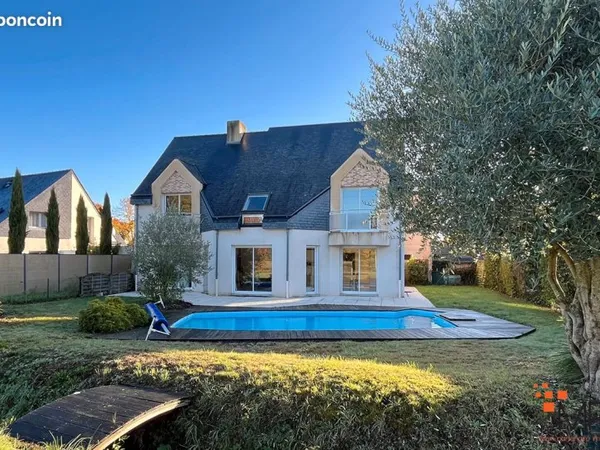 Propriété 8 pièces 222 m²