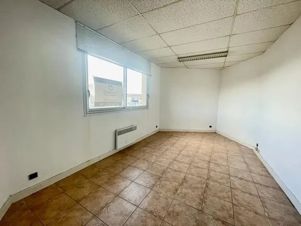 A LOUER BUREAU COIGNIERES