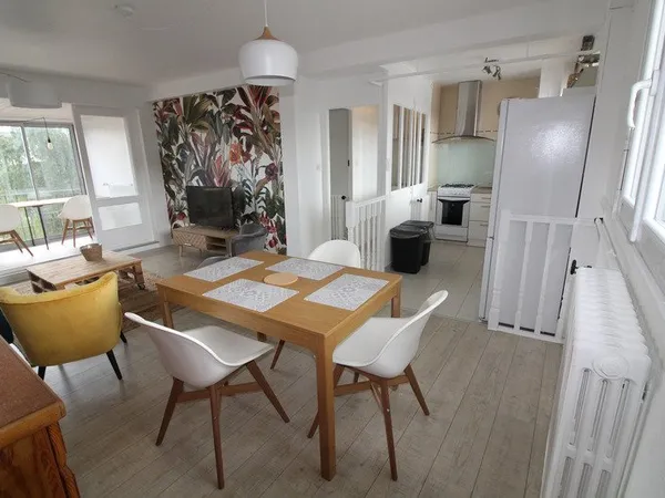 Plein centre ville de LA ROCHE sur YON, AppartementT4 de 81 m² en COLOCATION dont 2 chambres sont di