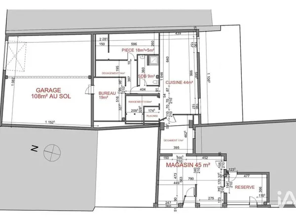 Immeuble commercial 300 m²