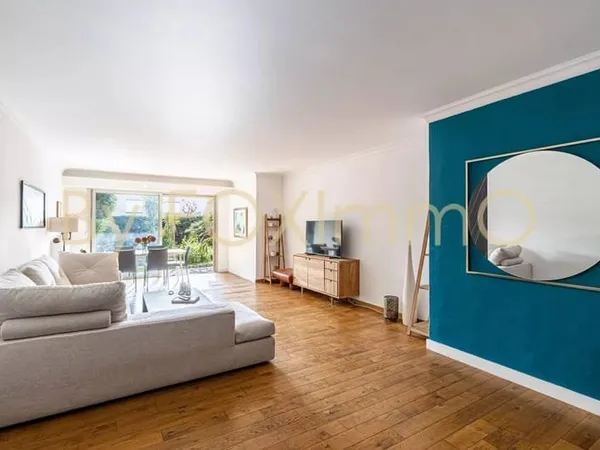 A vendre sur CAGNES SUR MER , superbe appartement 4 pièces de 99m² en rez de jardin avec piscine et 